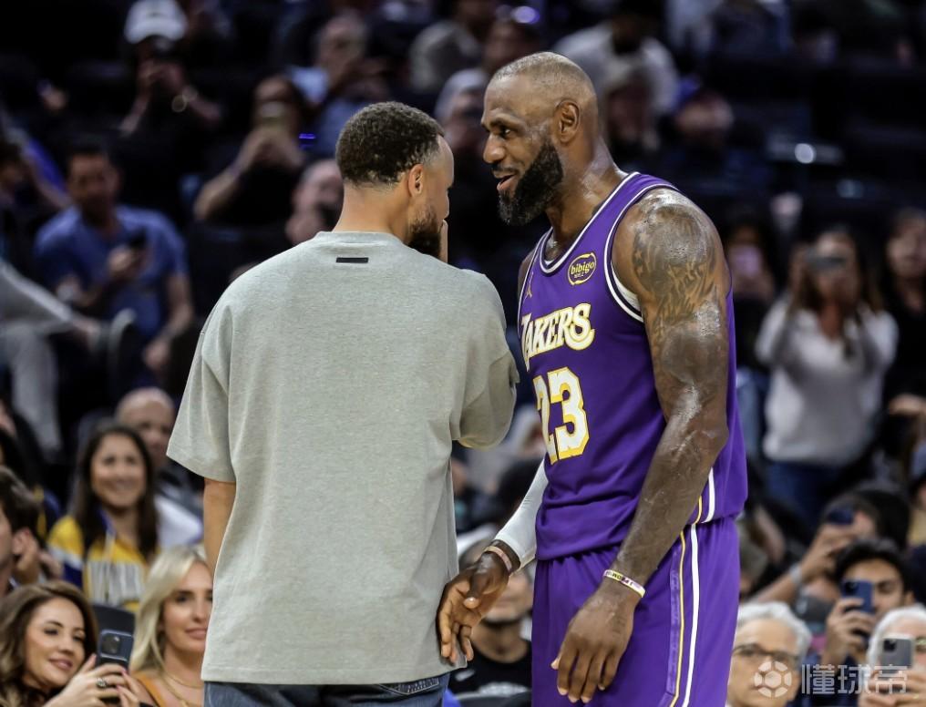 詹姆斯：不確定是否還有機(jī)會(huì)與庫(kù)里交手，能和他同場(chǎng)競(jìng)技很榮幸