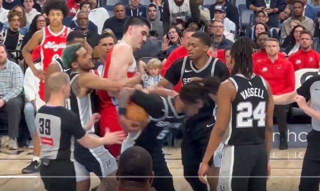 昔日愛徒NBA賽場(chǎng)起沖突，康大主帥竟吃瓜叫好？