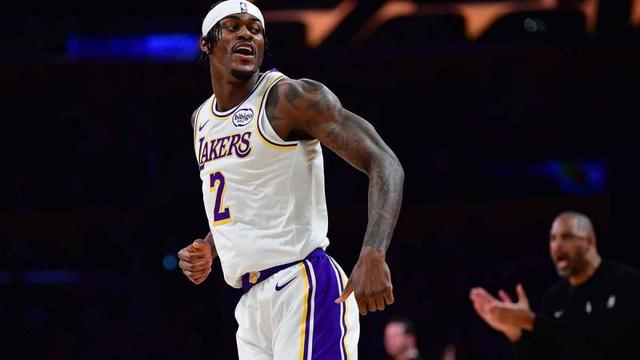 上場16秒就被換下！范德彪笑談與雷迪克沖突：沒鬧掰，咱們得團結(jié)