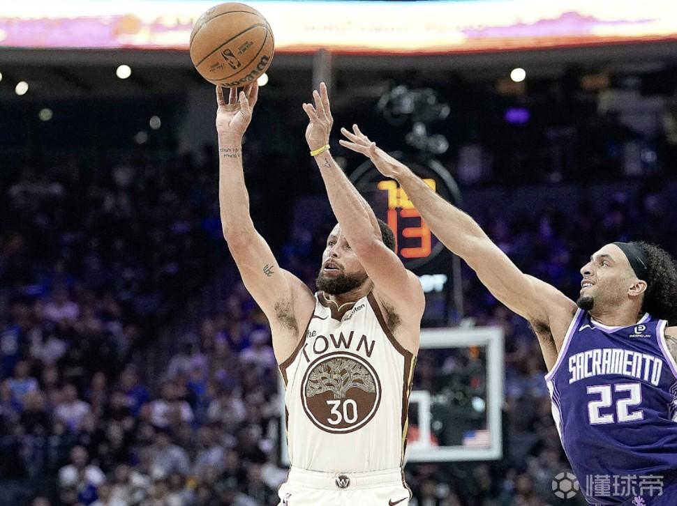 庫里：膝蓋的感覺比上一場更好，我會努力做好自己該做的事情