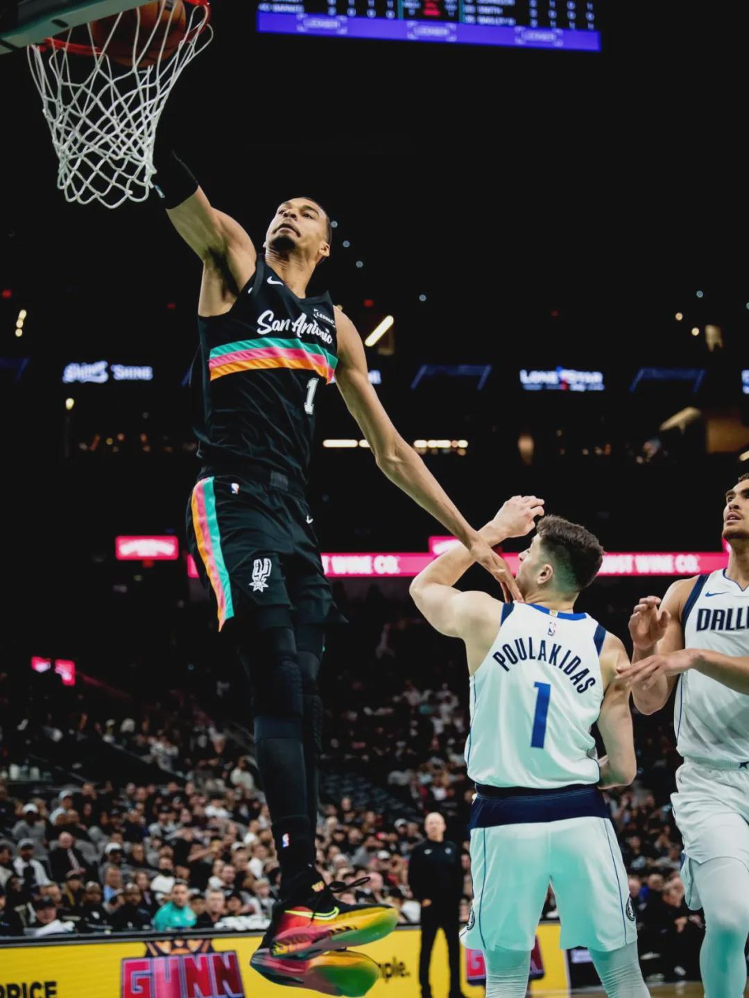 40+13+5！文班達成65場！NBA最年輕的DPOY