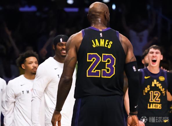 詹姆斯16中10砍28分6板12助4斷，正負值+27