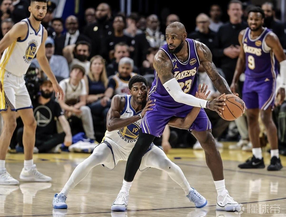 穿過你的襠下的我的手？美媒曬圖：勇士為了防詹姆斯啥招都用