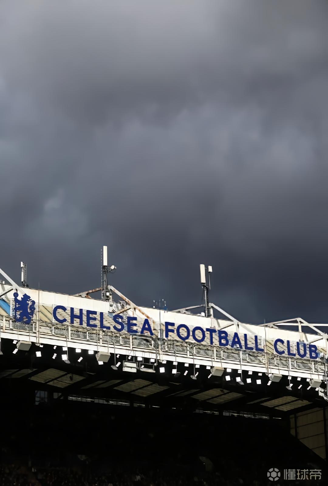 喝倒彩，博主：球隊(duì)完成簡(jiǎn)單傳導(dǎo)后，切爾西球迷高唱“哦嘞哦嘞”