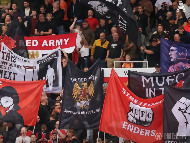 曼聯(lián)官方：對陣利茲聯(lián)時，斯特雷福德看臺上層新增120面旗幟