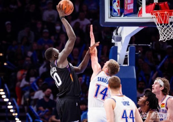 發(fā)揮高效&得分生涯新高，馬魯阿奇15中8砍18分14板1斷2帽