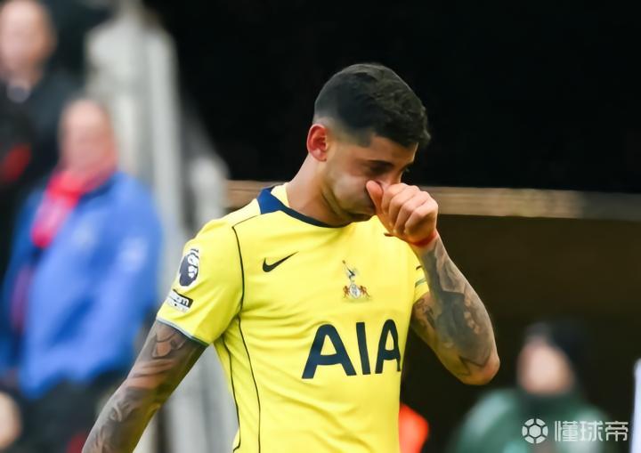 本-福斯特：隊長羅梅羅下場時應(yīng)激勵隊友，流淚傳遞了錯誤信息