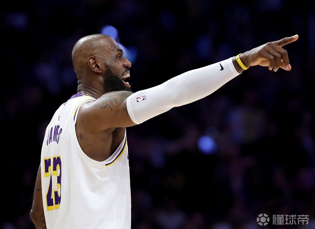 詹姆斯賽季表現(xiàn)：場均21分新秀以來最低，打破命中數(shù)和最老三雙紀錄