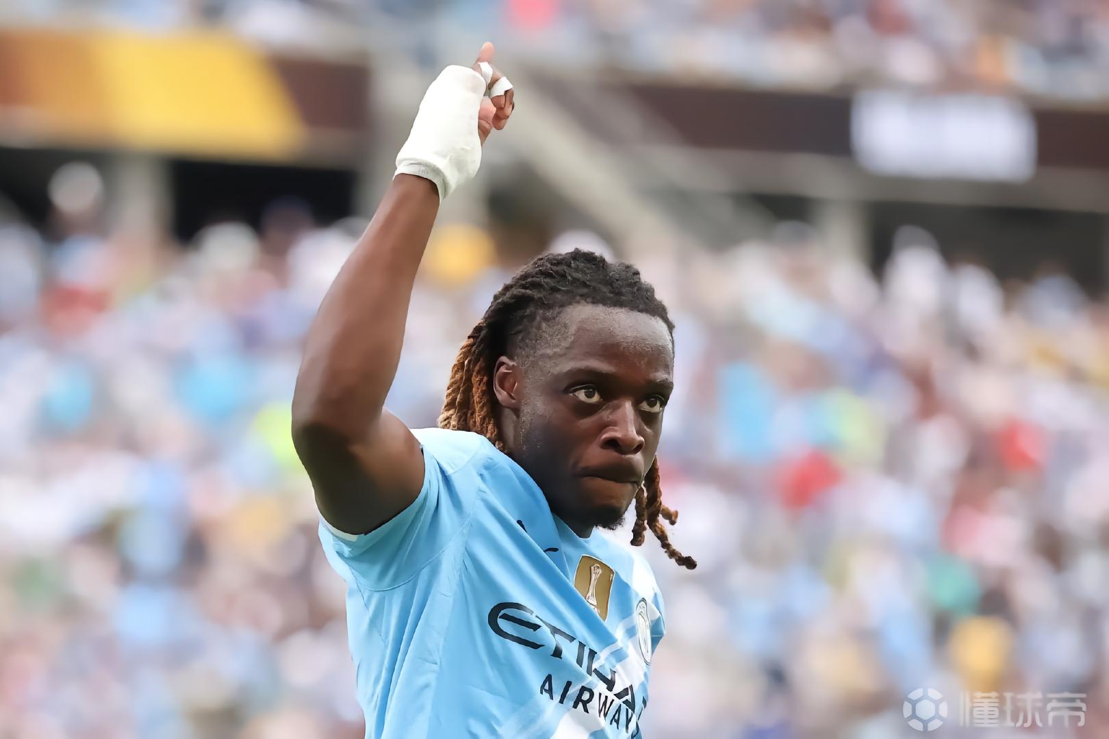 魯尼：多庫(kù)是一位與眾不同的球員，有點(diǎn)像曼聯(lián)時(shí)期的納尼