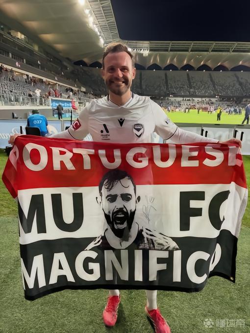 遠(yuǎn)隔萬(wàn)里的助威，馬塔舉B費(fèi)旗幟助力其沖擊英超年度最佳球員